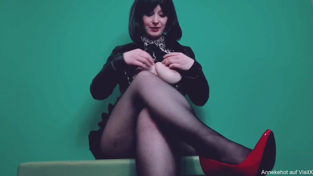 sexy foto nr. 3 von Komm nuckeln an Kiras Busen