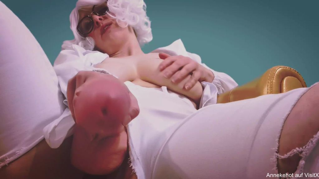 sexy foto nr. 3 von Krankenschwester fickt Dich mit ihrem Weiberschwanz