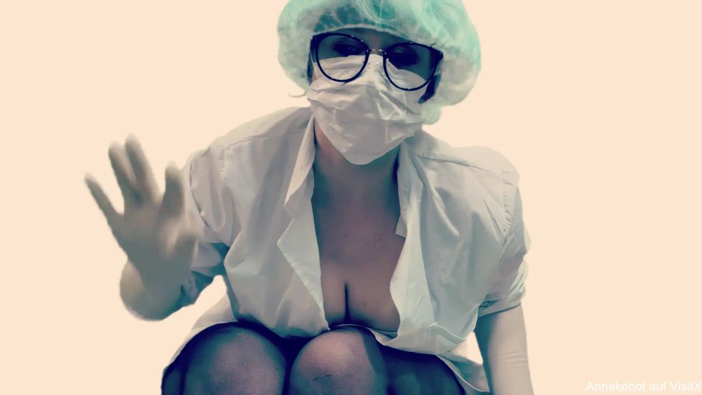 sexy foto nr. 1 von Krankenschwesterpisse weckt Dich auf