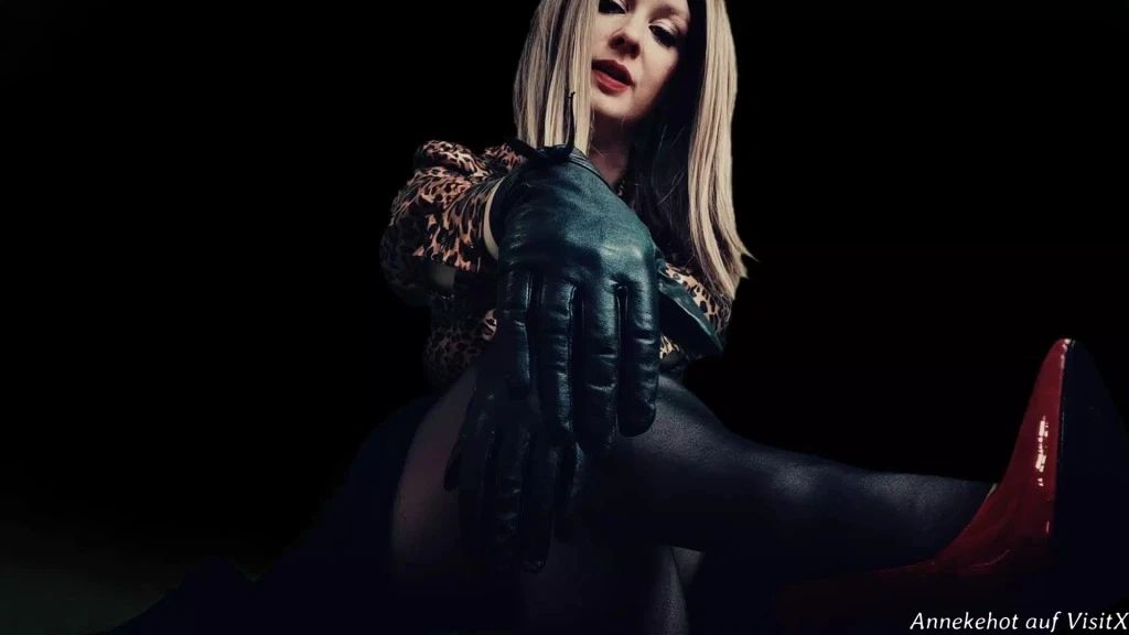 sexy foto nr. 9 von Du brauchst mich in Lederhandschuhen
