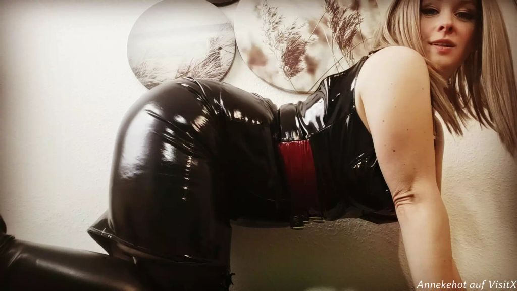 sexy foto nr. 3 von Eheweib ist weg - jetzt wird gewichst