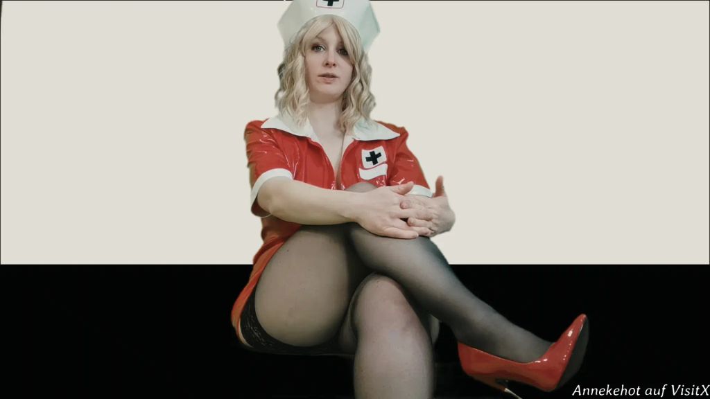 sexy foto nr. 3 von Krankenschwesterschülerin Moni fotzt auf