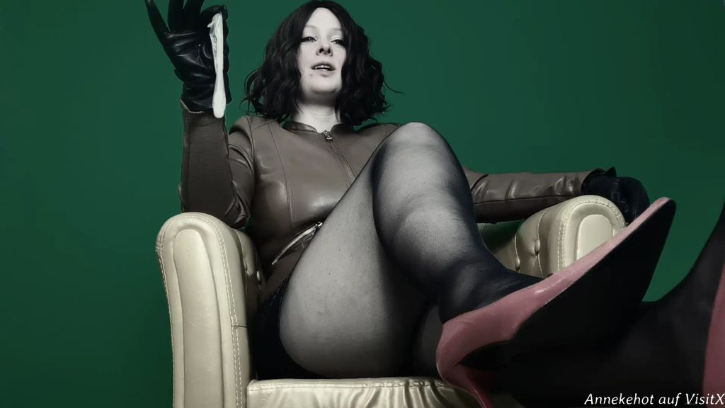 sexy foto nr. 3 von Schwiegermutter erniedrigt Dich immer mehr