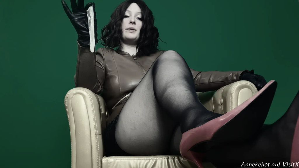 sexy foto nr. 4 von Schwiegermutter erniedrigt Dich immer mehr