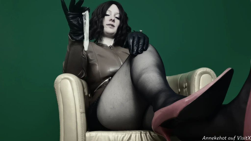 sexy foto nr. 5 von Schwiegermutter erniedrigt Dich immer mehr