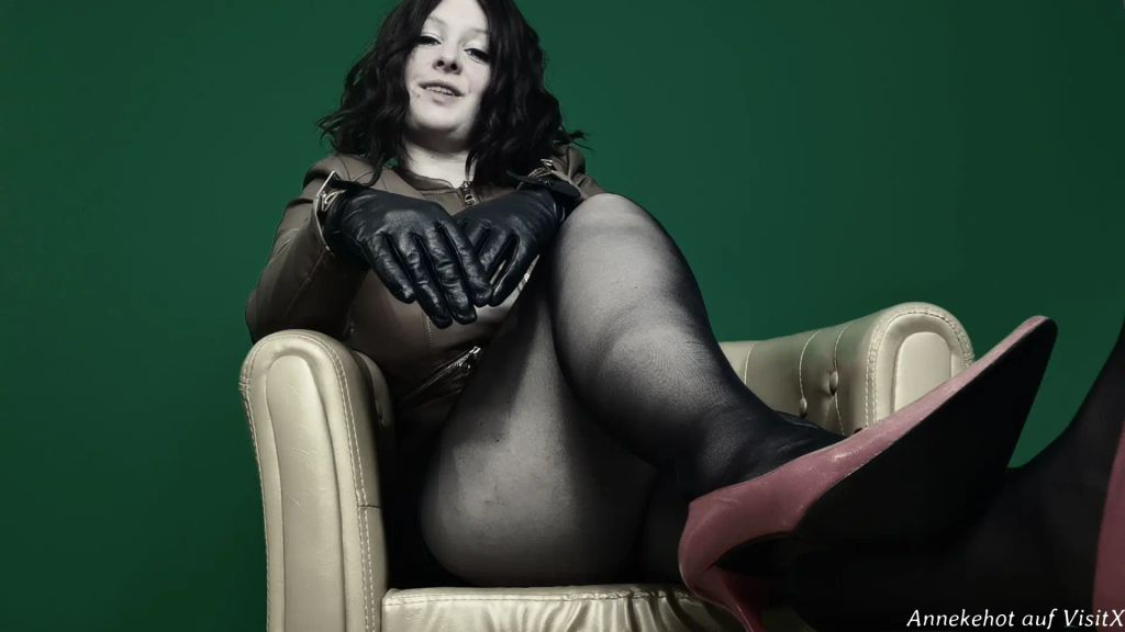 sexy foto nr. 7 von Schwiegermutter erniedrigt Dich immer mehr