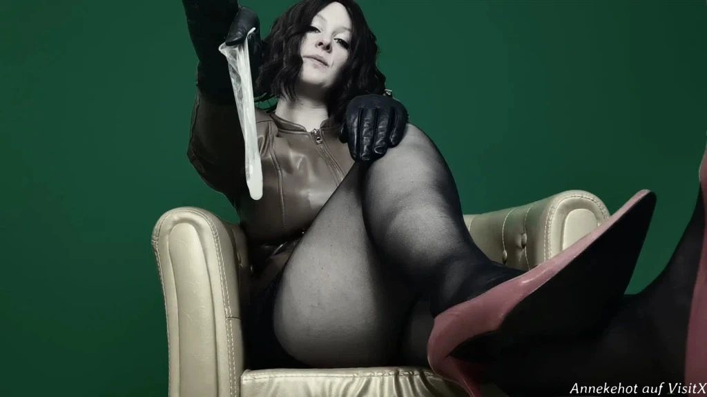 sexy foto nr. 9 von Schwiegermutter erniedrigt Dich immer mehr