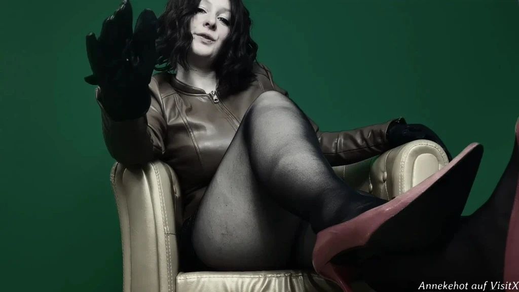 sexy foto nr. 10 von Schwiegermutter erniedrigt Dich immer mehr