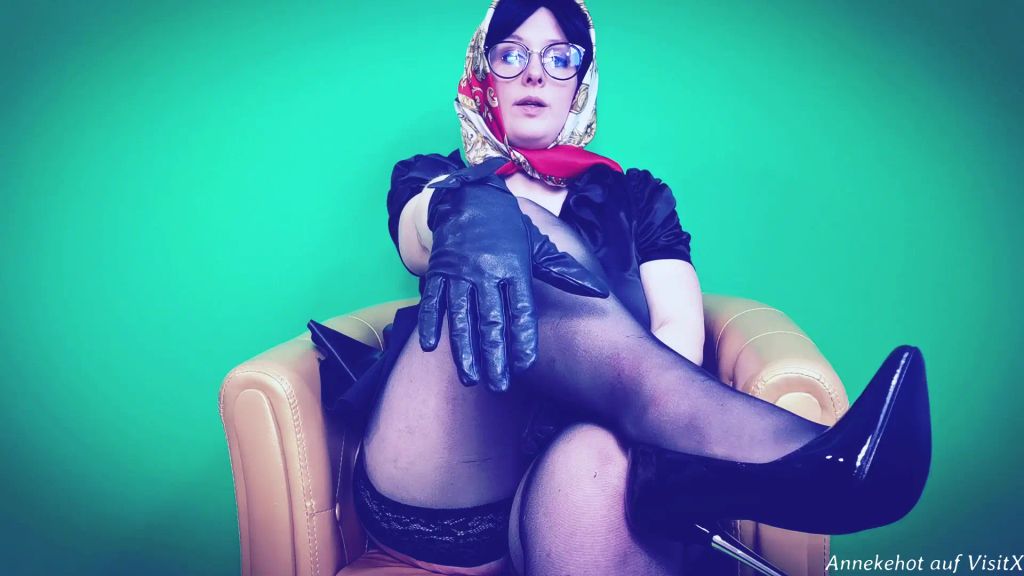 sexy foto nr. 5 von Deine elegante Vermieterin stellt Dich zur Rede
