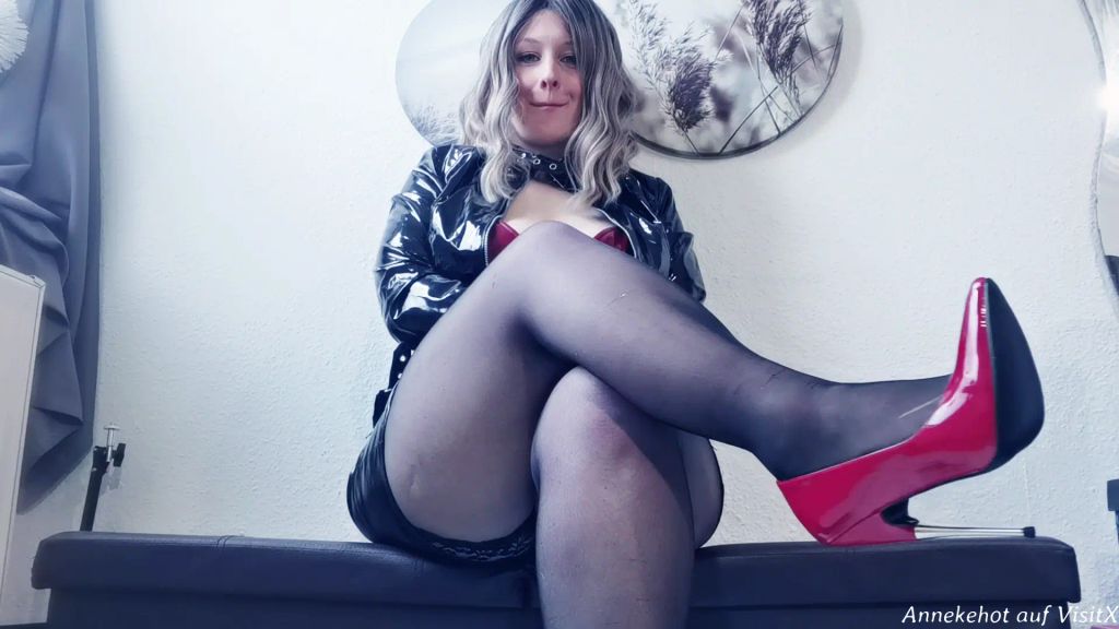 sexy foto nr. 4 von Vermieter/ Wichsköter bekommt den Vollpiss