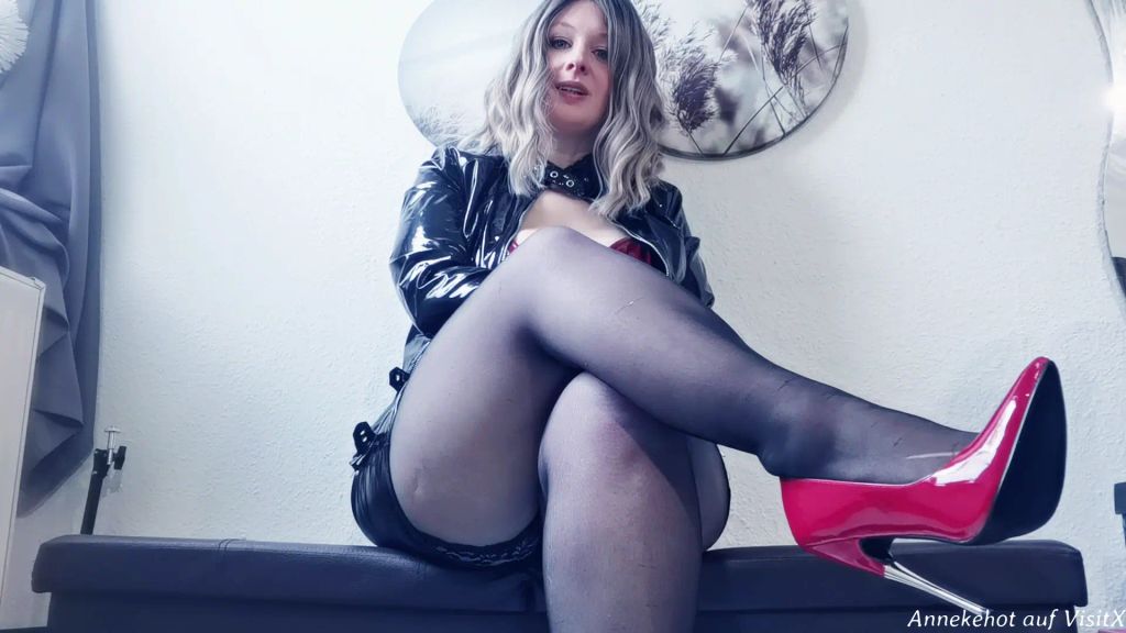 sexy foto nr. 5 von Vermieter/ Wichsköter bekommt den Vollpiss