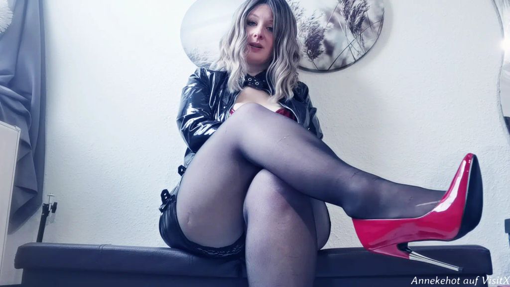 sexy foto nr. 6 von Vermieter/ Wichsköter bekommt den Vollpiss