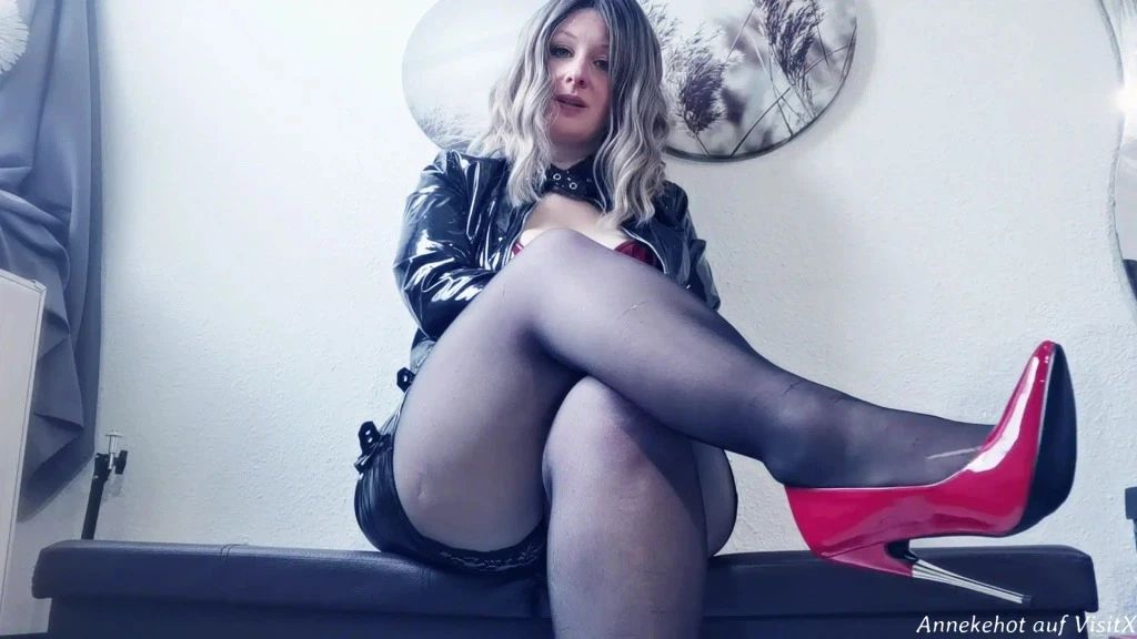 sexy foto nr. 10 von Vermieter/ Wichsköter bekommt den Vollpiss