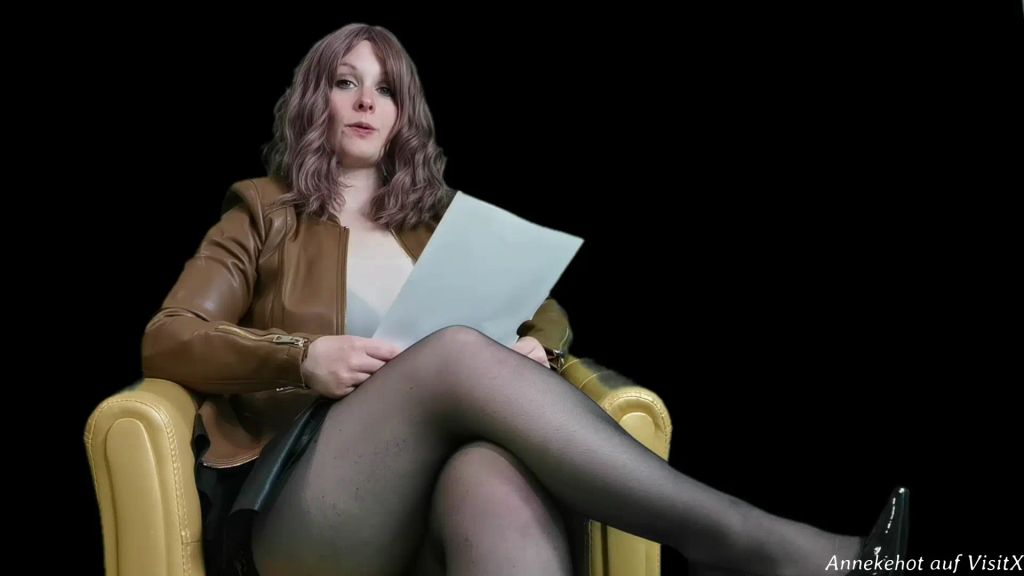 sexy foto nr. 1 von Moderatorin leistet schnelle Fotzenhilfe