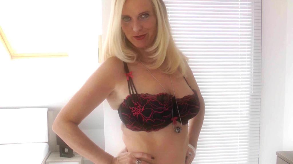 sexy foto nr. 2 von Deine geile MILF Tina