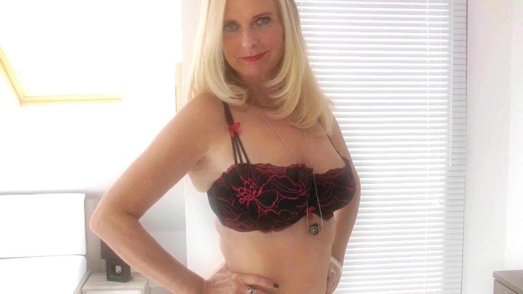 Deine geile MILF Tina