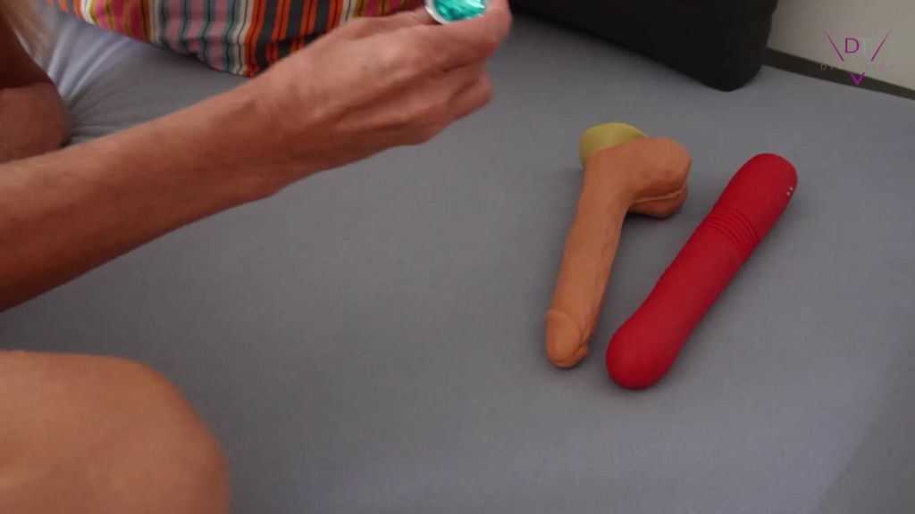 sexy foto nr. 3 von Toy Day! Alle Löcher geil gefickt!