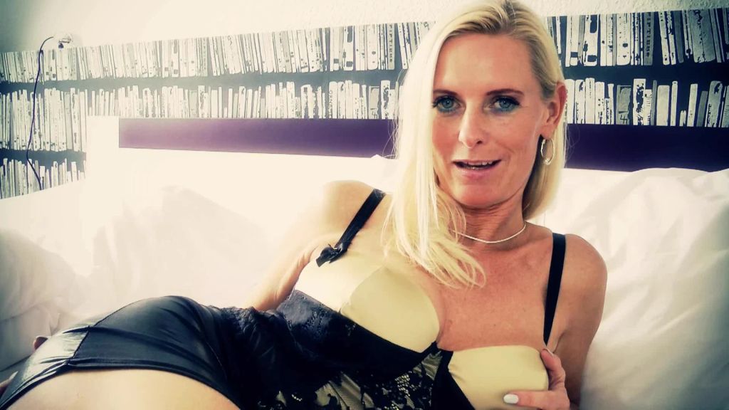 sexy foto nr. 8 von Deine heiße MILF Dirty-Tina