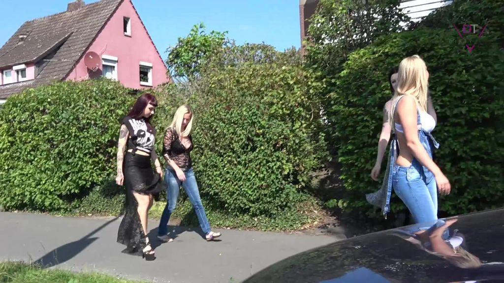 sexy foto nr. 2 von MEGA Public Piss