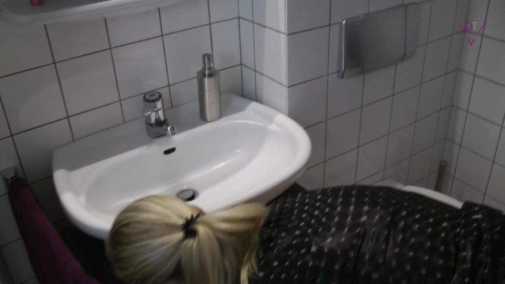 sexy foto nr. 3 von Piss-Alarm bei DirtyTina