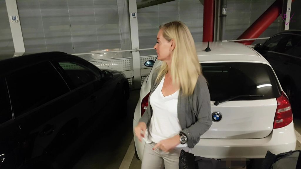 sexy foto nr. 3 von Public gepisst im Parkhaus
