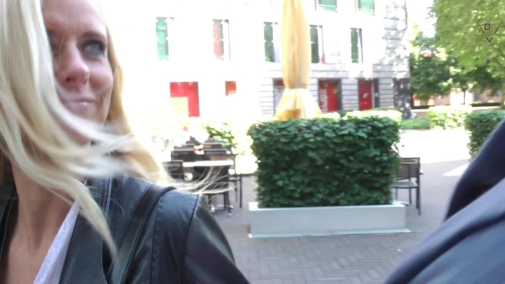 sexy foto nr. 1 von Auf der Straße erkannt! Spontaner Creampie-Fick!