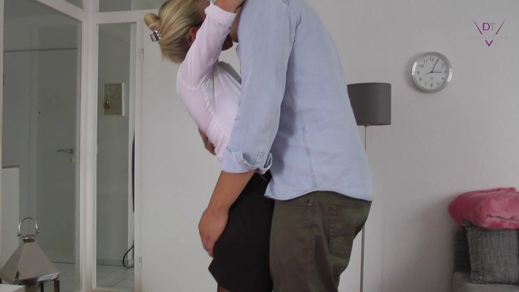 sexy foto nr. 3 von Aber Frau Lehrerin? Ich bin doch noch Jungfrau!