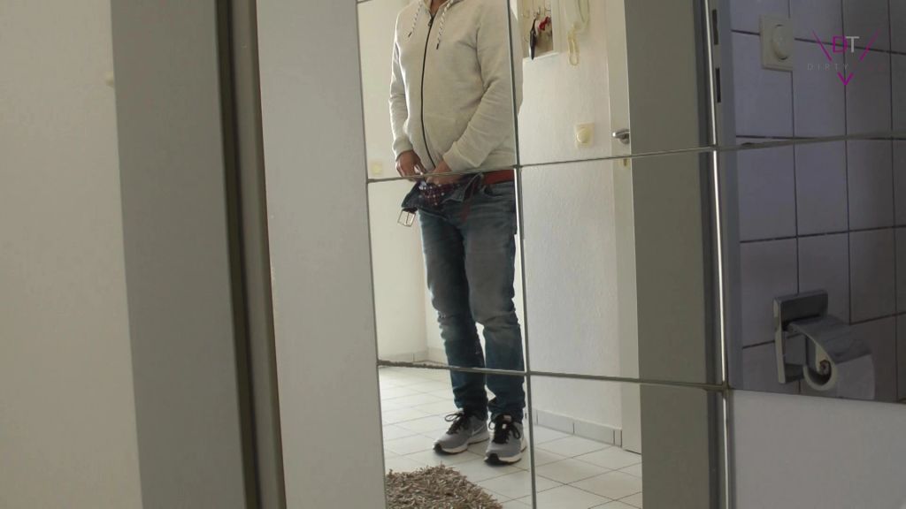 sexy foto nr. 4 von Spanner beim pissen entsaftet!