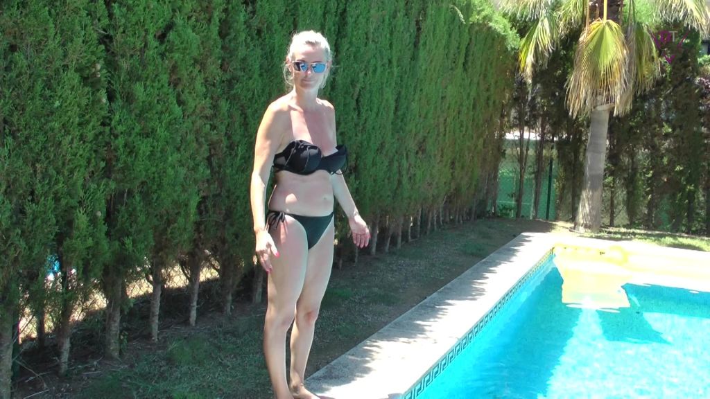 sexy foto nr. 3 von Public Piss am Hotel Pool