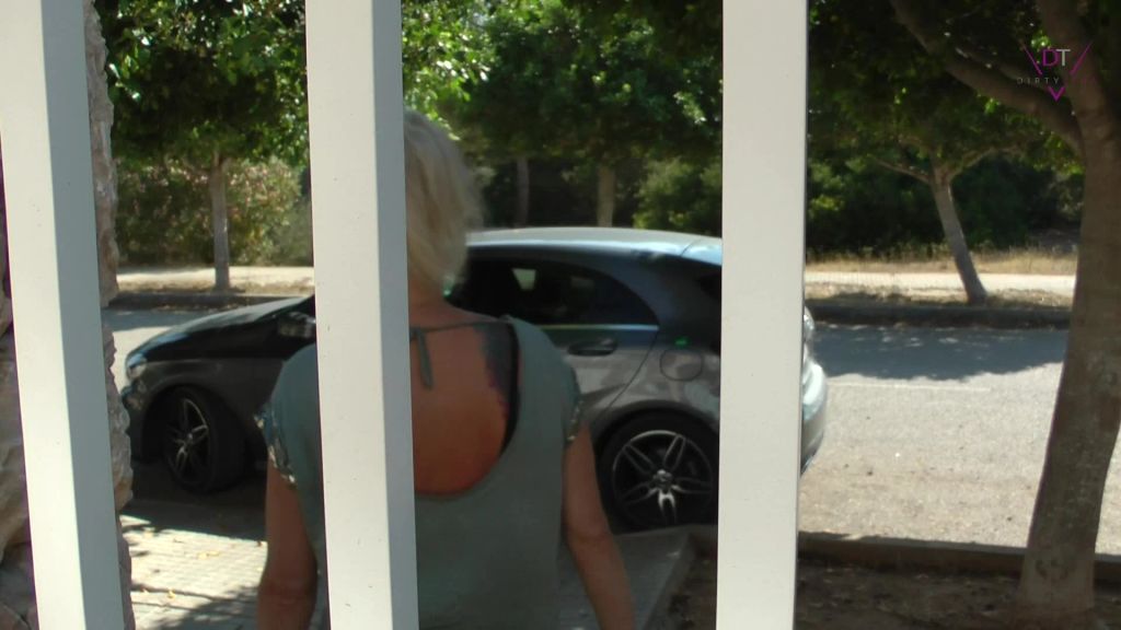 sexy foto nr. 4 von Public Pissen im Park von Palma