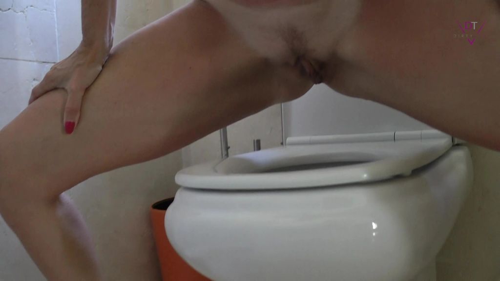 sexy foto nr. 4 von In´s fremde Hotelzimmer gepisst.