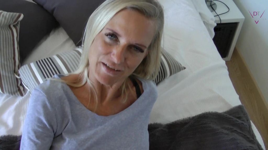 sexy foto nr. 4 von Die Fotze aus der Nachbarschaft — Beine breit für jeden Schwanz!