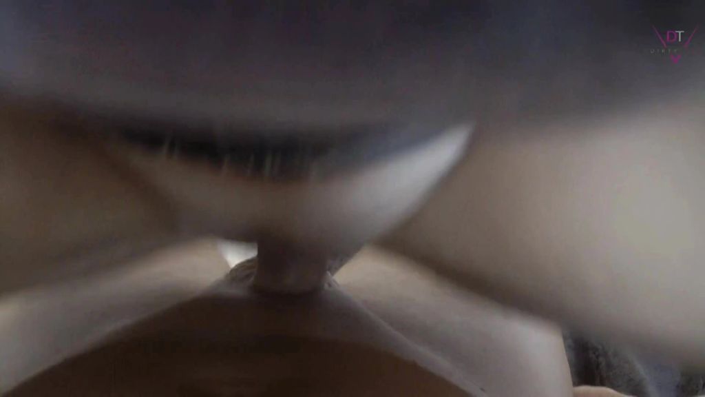 sexy foto nr. 9 von Die Fotze aus der Nachbarschaft — Beine breit für jeden Schwanz!