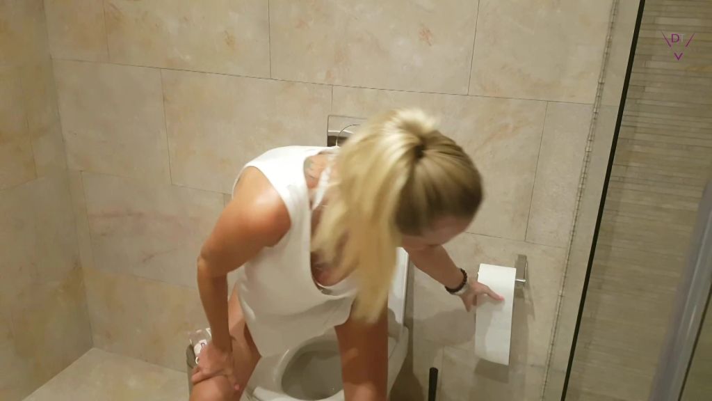 sexy foto nr. 10 von Die Notdurft — Gepisst auf den letzten Drücker!