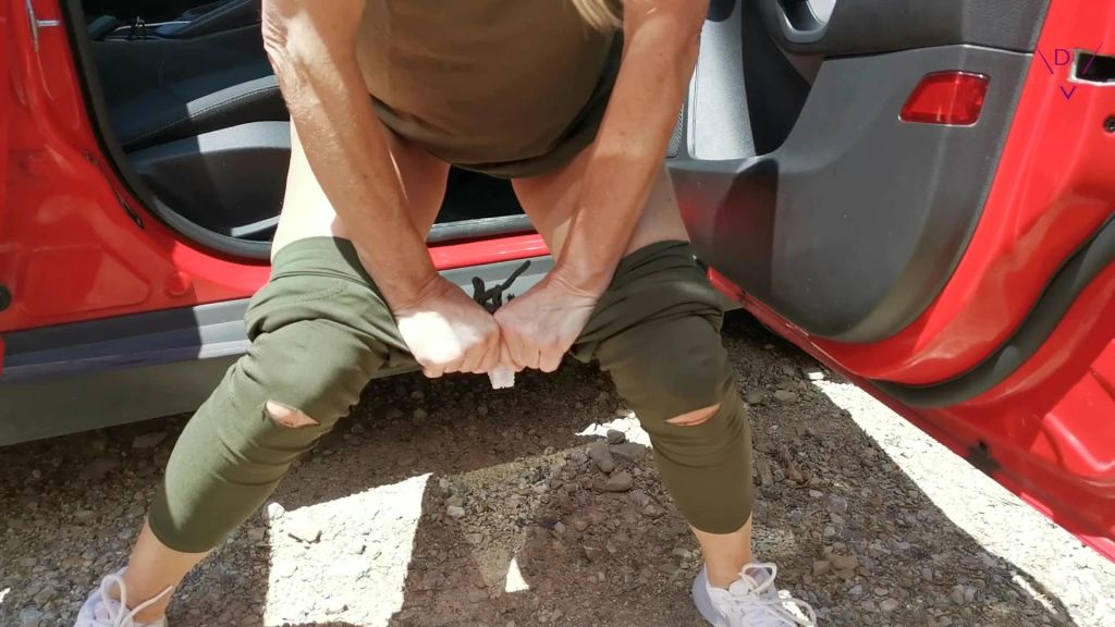 sexy foto nr. 3 von Public gepisst auf Malle