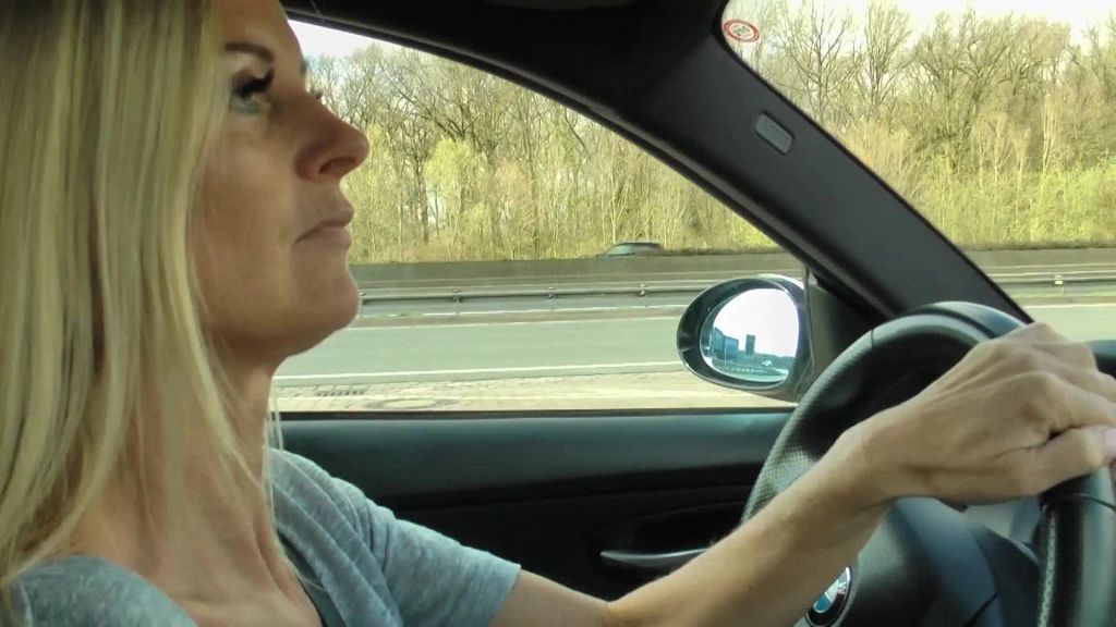 sexy foto nr. 1 von Die Parkplatz-Schlampe von der A3 – Fickbar für Jedermann!