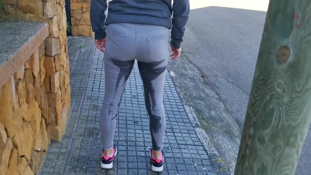 sexy foto nr. 5 von Mein erstes Mal I Public die Jeans eingepisst!