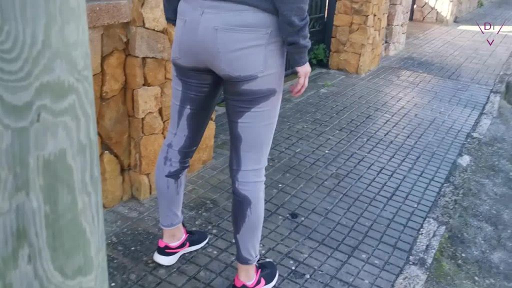 sexy foto nr. 6 von Mein erstes Mal I Public die Jeans eingepisst!