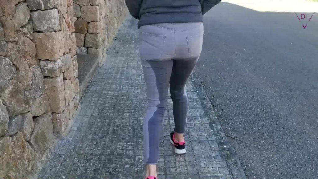 sexy foto nr. 10 von Mein erstes Mal I Public die Jeans eingepisst!