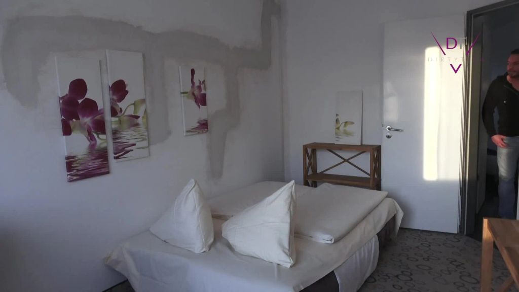 sexy foto nr. 1 von Du willst die Wohnung? Dann lass dich ficken für die Zusage!