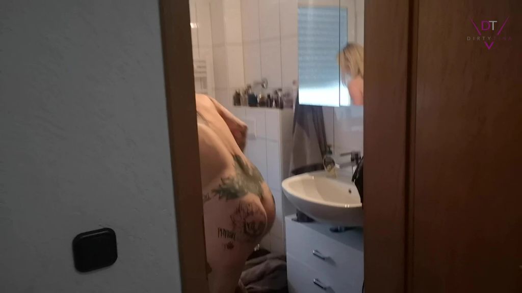 sexy foto nr. 2 von Cat Coxx angepisst!