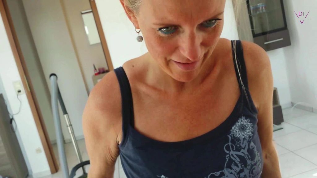 sexy foto nr. 3 von Abgeritten beim Hausputz! POV!