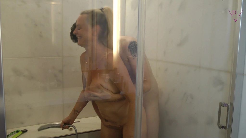 sexy foto nr. 2 von Creampie Dusch-Fick! ….mit NS Finale!
