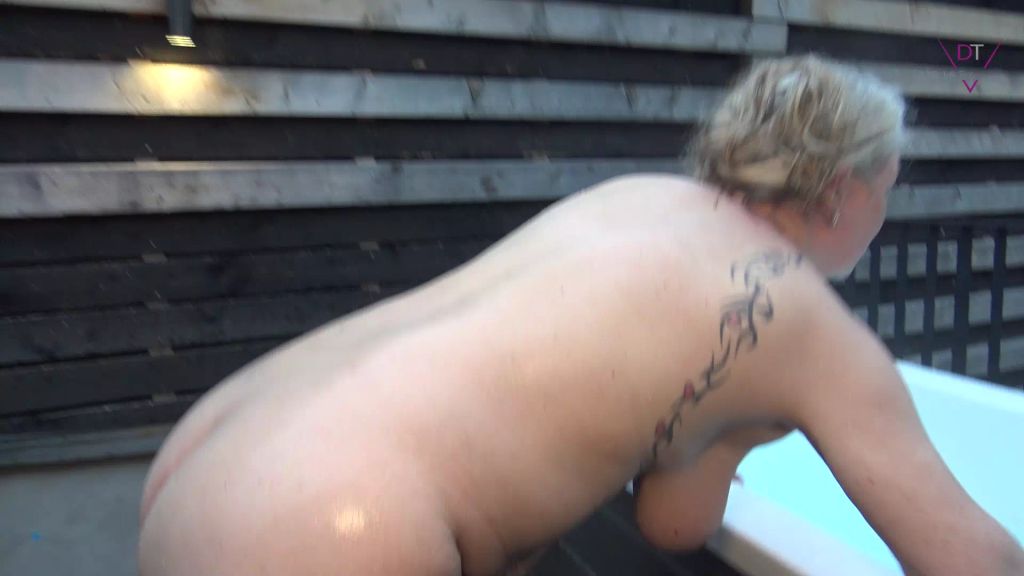 sexy foto nr. 7 von Geiles MILF Pissen Part 2
