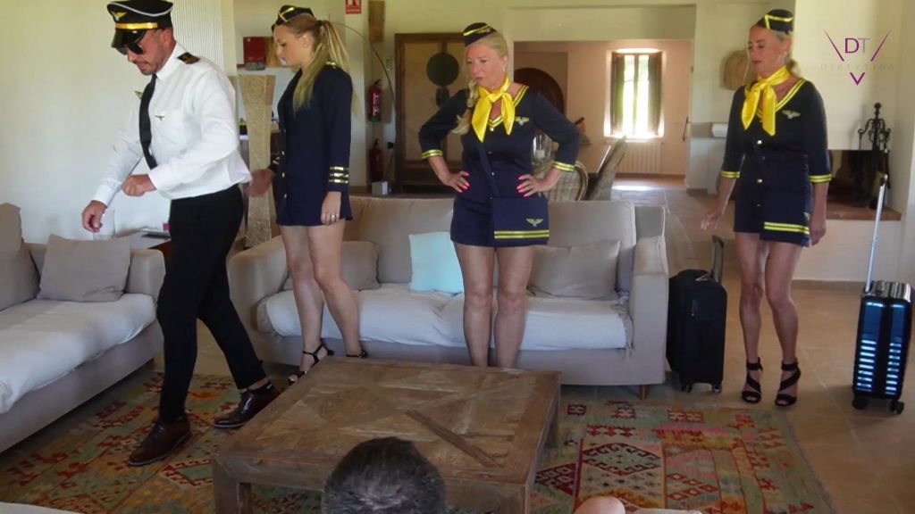 sexy foto nr. 1 von Die ferfickten Stewardesse – Cum & Creampie Airlines