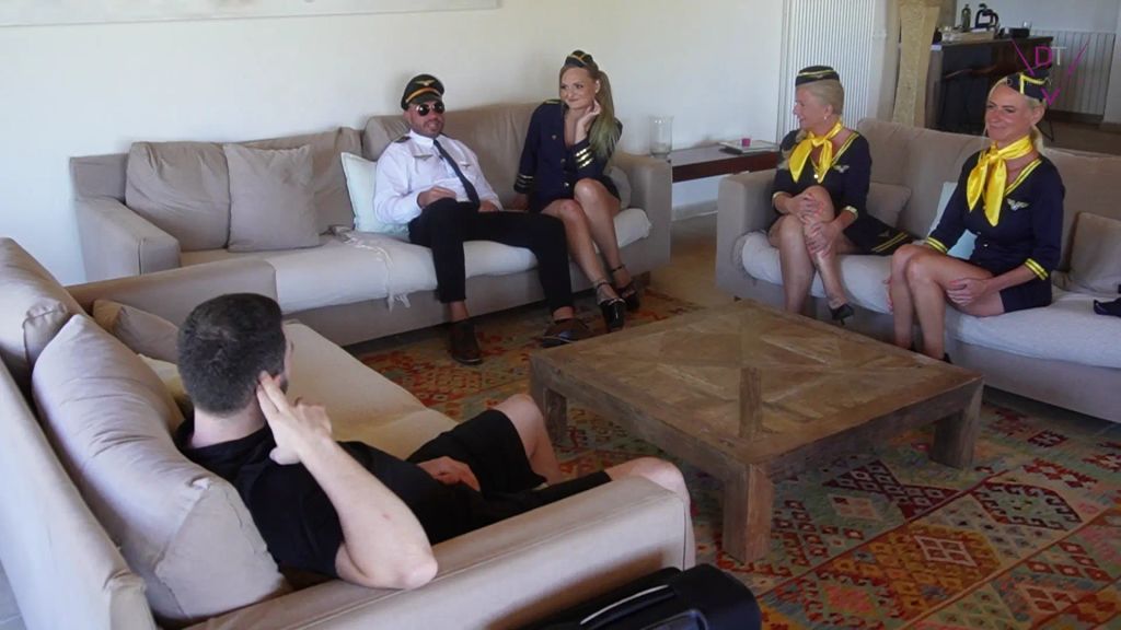 sexy foto nr. 2 von Die ferfickten Stewardesse – Cum & Creampie Airlines