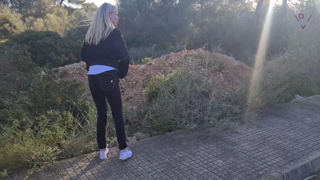 sexy foto nr. 3 von WTF! Erwischt beim Outdoor Piss!