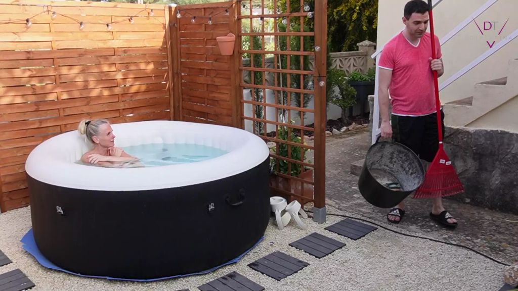 sexy foto nr. 1 von Blank mit dem Gärtner im Pool gefickt!