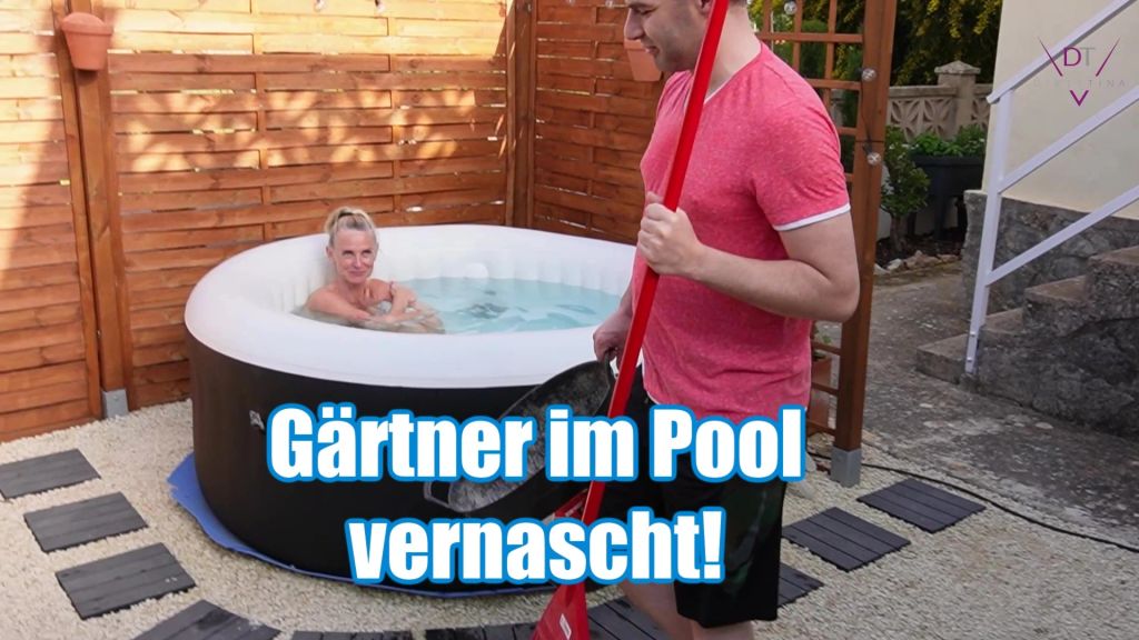 Blank mit dem Gärtner im Pool gefickt!