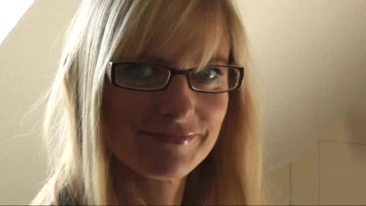 sexy foto nr. 1 von Frau Doktor geht pinkeln...